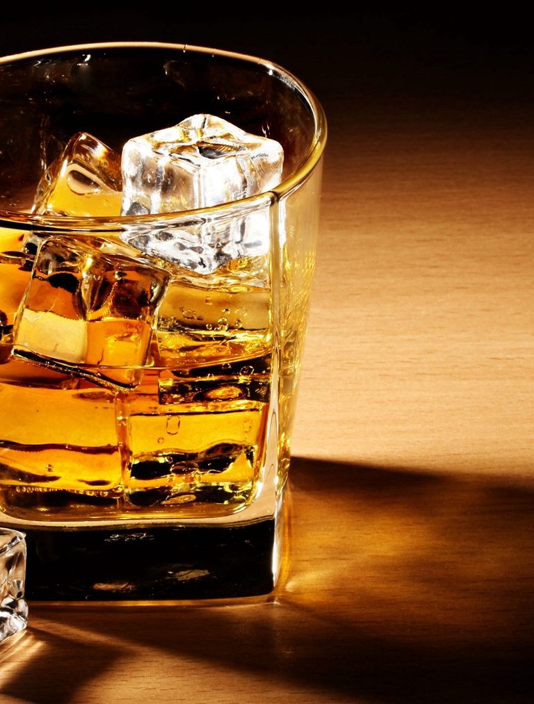 whisky-with-ice-201071