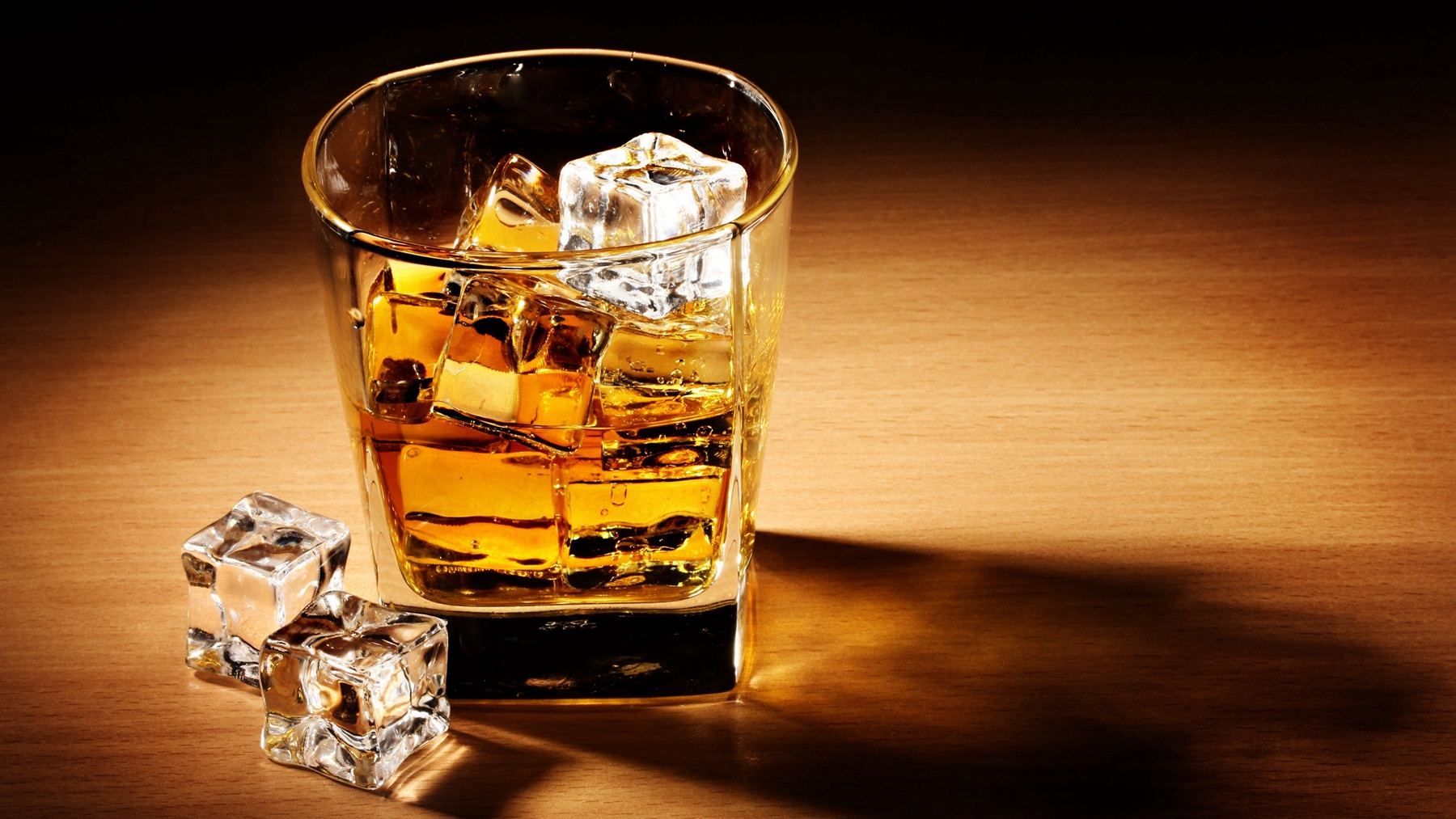 whisky-with-ice-201071