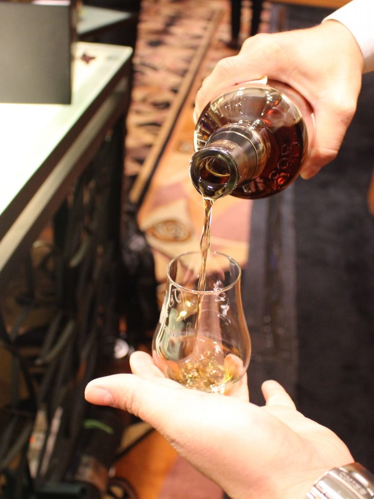 參加者可於品味區品嚐到57個來自全球各地不同品牌的威士忌佳釀 (2)