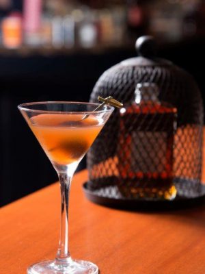 A Good Harvest (Angel’s Share Whisky Bar, HK$150):湯卡豆帶辛辣的香草氣息及黑麥的麥芽味道，有著農夫如烈日之下收成的味道。「收成的味道」咁勁？大概就是苦的味道... 材料：Nikka Whisky From The Barrel、自製湯卡豆苦香精及黑麥啤酒甘草糖漿。