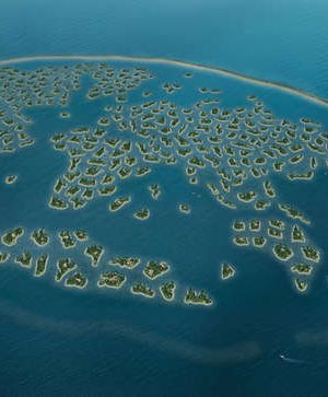 由300個人工島堆砌而成的「世界地圖」，名叫The World，俯瞰時就像地界地圖的鏡像，以各國名稱命名各島，Antarctic Island亦是其中之一，造價達700萬美元，只能以水路或直升機兩個途徑前往，曾被杜拜皇室贈予前一級方程式車手Michael Schumacher。