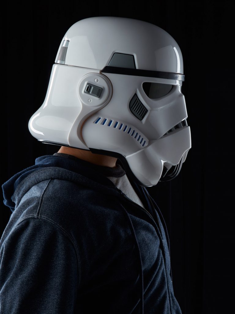 STAR-WARS-THE-BLACK-SERIES-IMPERIAL-STORMTROOPER-ELECTRONIC-VOICE-CHANGER-HELMET---2