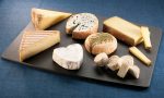 法國芝士分類當中包括新鮮芝士（Fresh Cheese）、柔皮白芝士（Soft Cheese with White Rind）、柔皮洗浸芝士（Soft Cheese with Washed Rind）、藍芝士（Blue Cheese）、半硬質芝士（Semi-Hard Cheese）、硬質芝士（Hard Cheese）、山羊芝士（Goat Cheese）及加工芝士（Processed Cheese）。