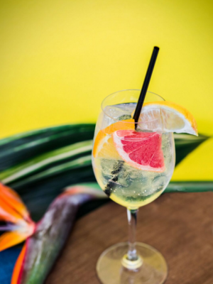 (30毫升Absolut Vodka+15毫升Lillet Blanc+75毫升Tonic Water)  故事：在Terrence Malik的電影「紅色警戒」開場的一幕中，威爾士士官長在一個美拉尼西亞荒島上徘徊，在受到白色沙灘和鬱鬱蔥蔥的植物包圍的在清澈蔚藍的海水中漂流、暢泳和划水，期間他質疑人與大自然之間擁有的內部衝突的本質，思考衝突實為人類和大自然本身獲得進步的催化劑。