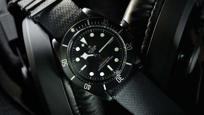 Tudor-BlackBay-Dark-02