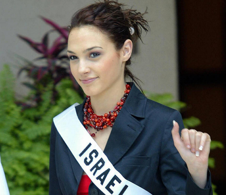 2017-06-07 16_10_55-Gal Gadot's Pageant Past_ Wonder Woman Star Dazzled as Miss Israel _ E! News