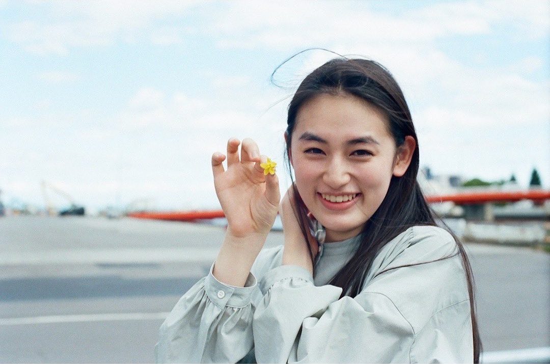 《First Love初戀》年輕版滿島光表現亮眼！「90年代美少女」八木莉可子還是「寶礦力女神」？