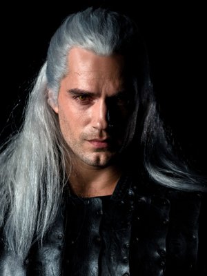 WW_HenryCavill_firstlook_219_DIGITAL_2