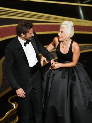 bradley-cooper-and-lady-gaga-perform-onstage-during-the-news-photo-1131926675-1551066623