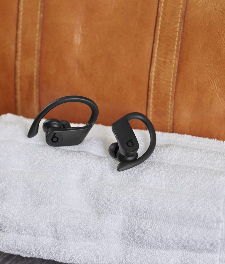 PP_Lifestyle_PBPRO_BLK_Bag_Towel_23840_R2_RGB