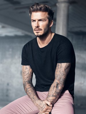 fashion-2015-01-david-beckham-HM-campaign-2015-black-t-shirt-main