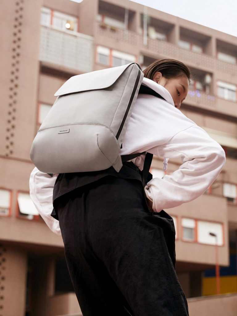 METRO SLIM BACKPACK ASH GREY_KEY VISUAL