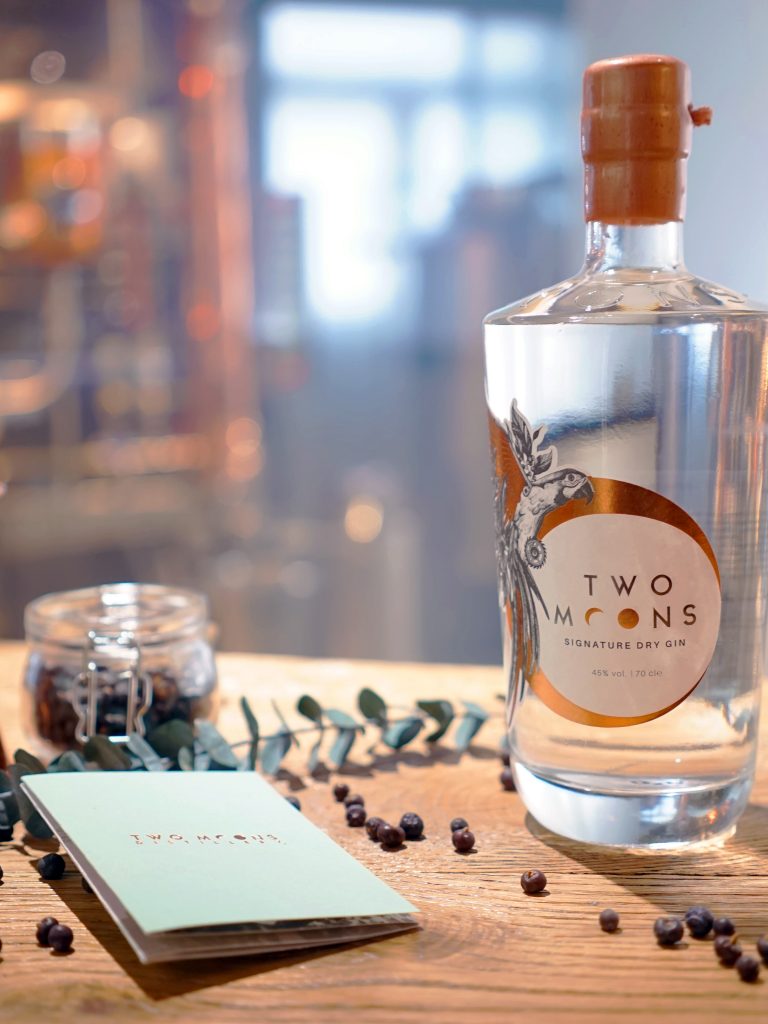 Two Moons Distillery_Signature Dry Gin (3)