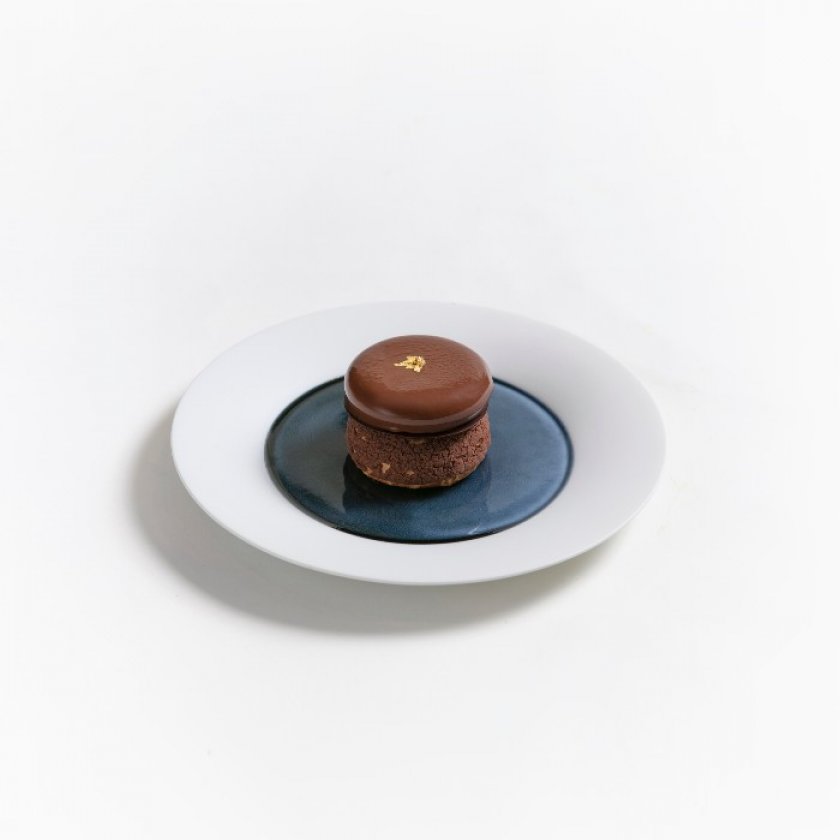 71.5% Or Noir Chocolate Choux 71.5%黑朱古力泡芙 HKD68  PHOTO / Butterfly Patisserie