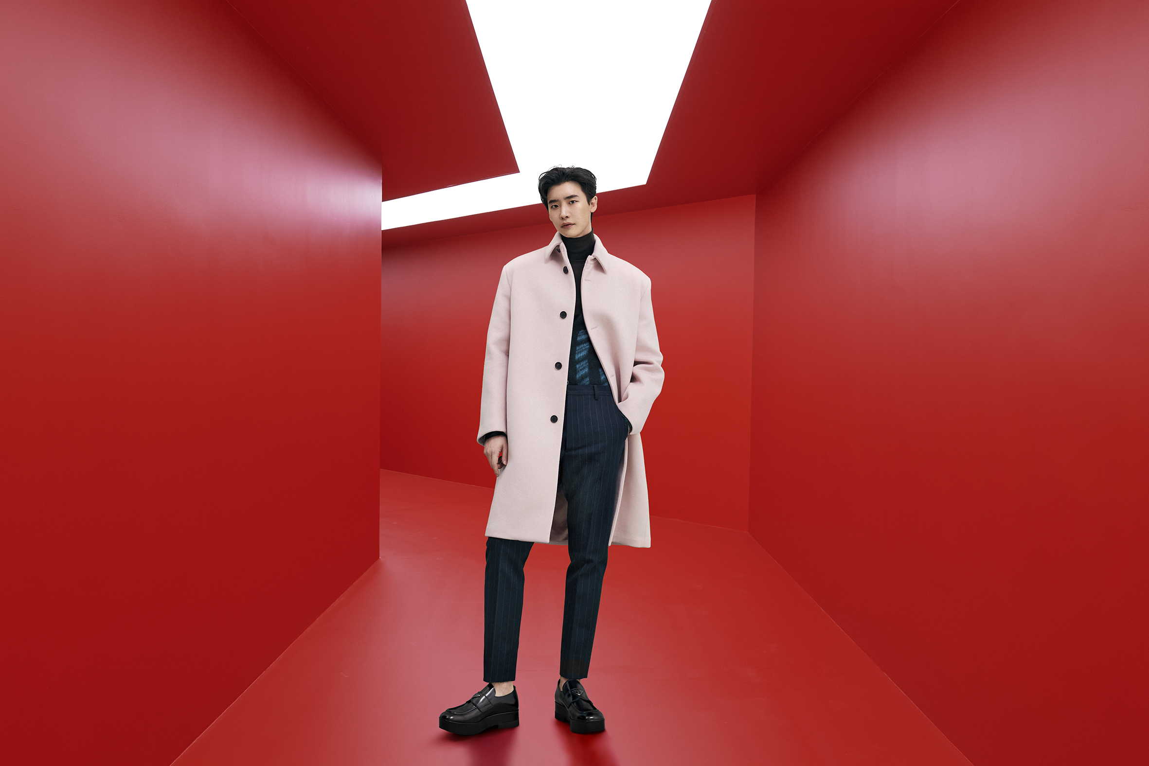Prada 2022春夏男裝系列11大看點一覽丨男神宋江、李鐘碩及Win Metawin隔空支持時裝騷