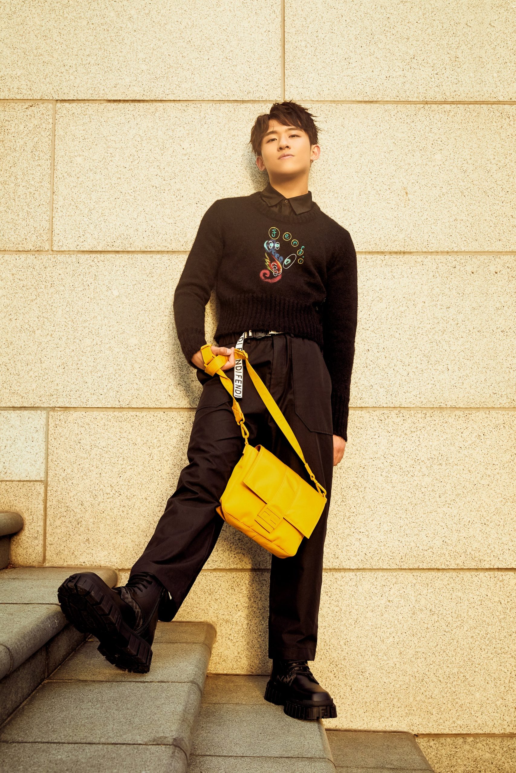 2022春夏米蘭時裝周丨Fendi 2022春夏男裝10大亮點一覽 以露腰短身西裝挑戰男士腹肌