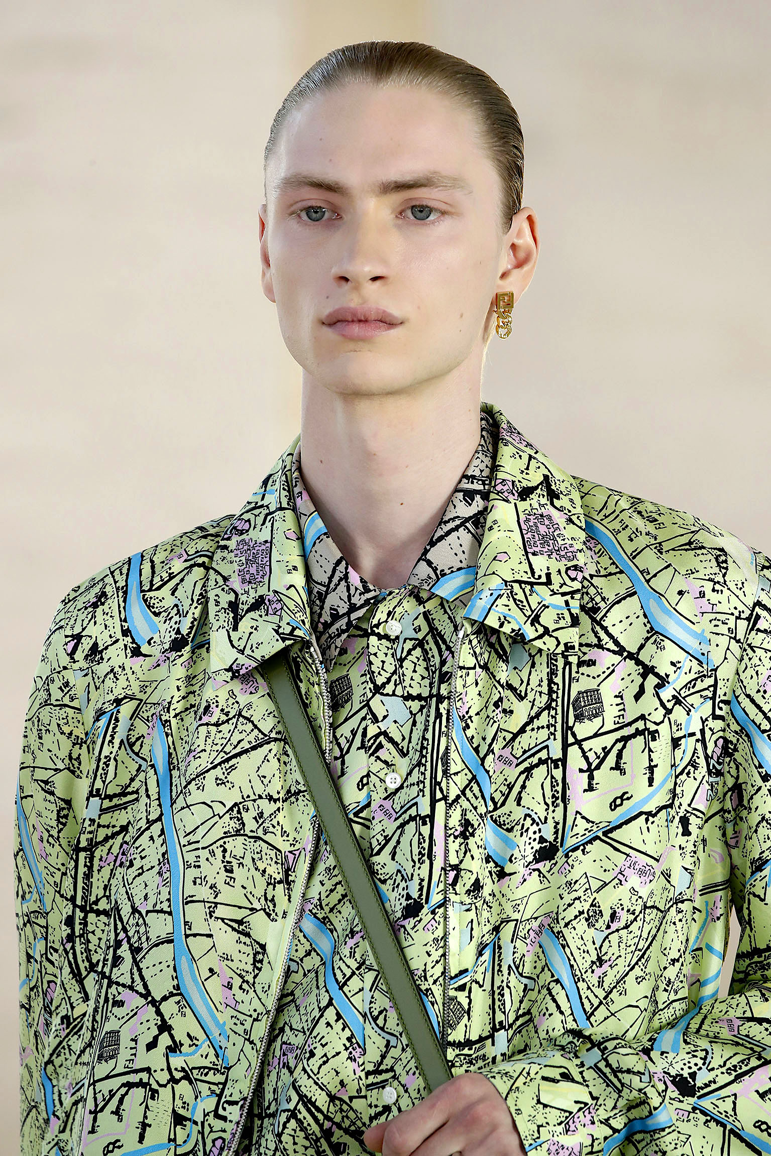 2022春夏米蘭時裝周丨Fendi 2022春夏男裝10大亮點一覽 以露腰短身西裝挑戰男士腹肌