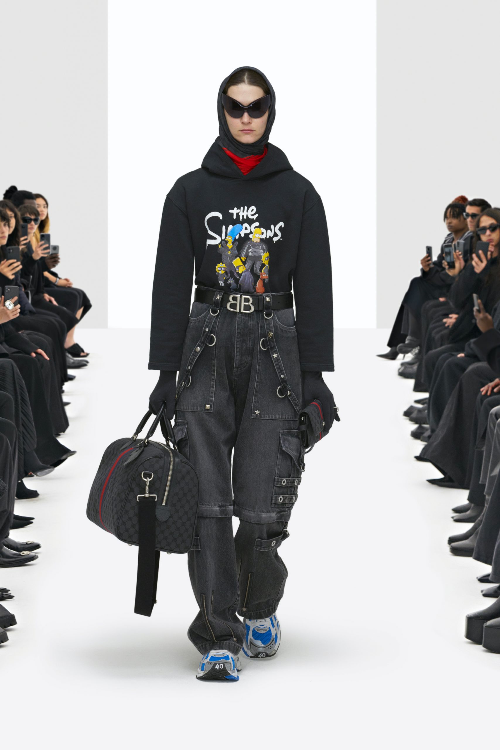 Balenciaga x Gucci單品再曝光、 Crocs鞋化身高跟鞋丨細數Balenciaga 2022春季系列12大亮點