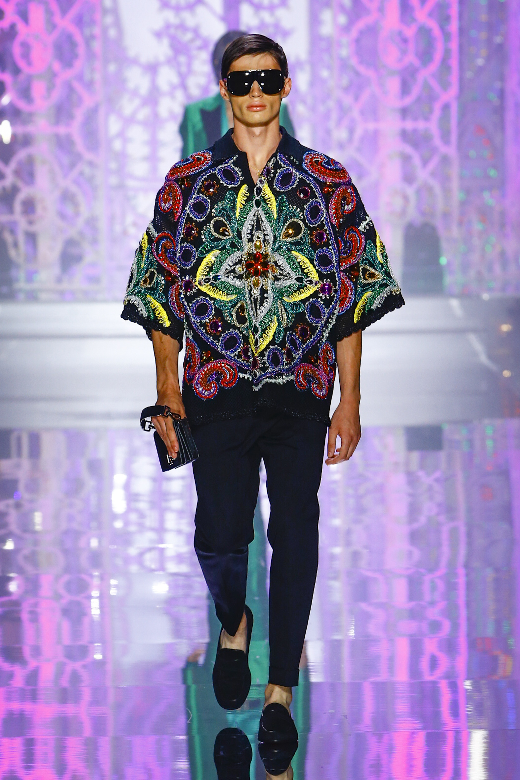 Dolce & Gabbana 2022春夏男裝系列10大重點逐一數丨 華麗燈飾、三角泳褲及魚網造型超性感