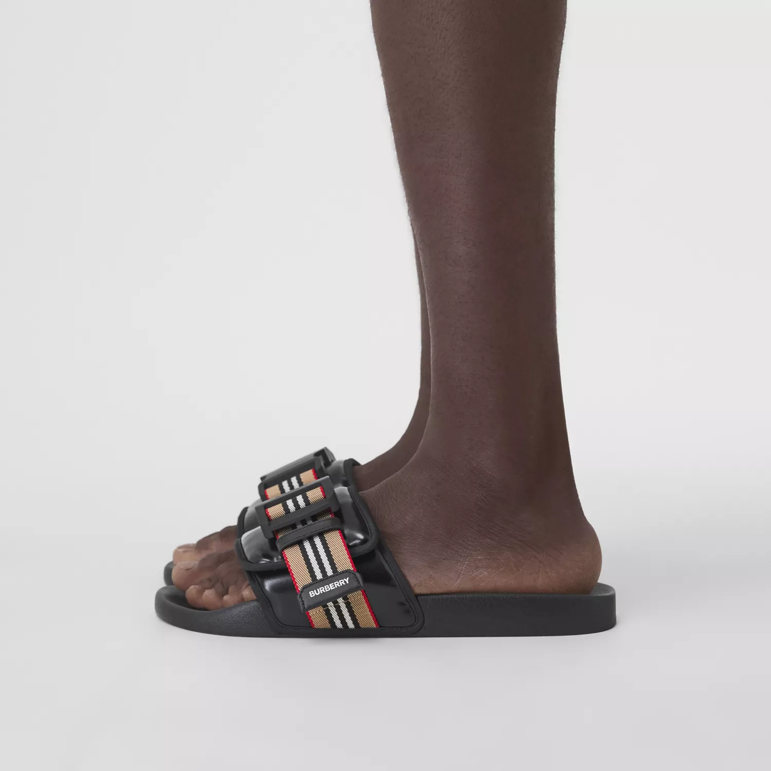 2021男士名牌拖鞋推介丨15對Prada、Balenciaga及Bottega Veneta名牌拖鞋讓你行街去沙灘都著得