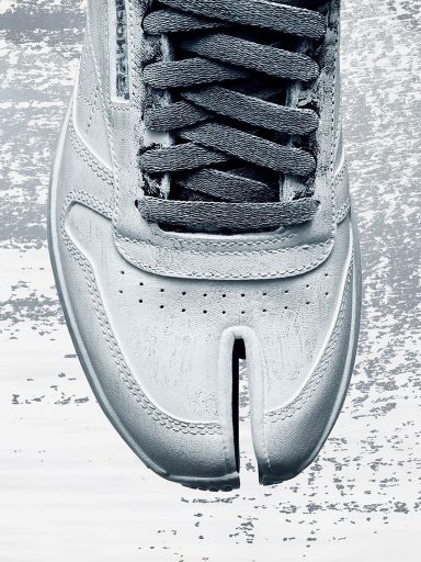 受古羅馬戰士涼鞋啟發丨Maison Margiela x Reebok最新聯乘鞋款Classic Leather Tabi High曝光