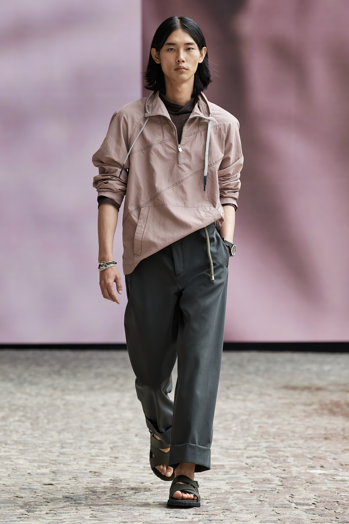 Hermès 2022春夏男裝系列8大亮點逐一數丨由創意總監Véronique Nichanian告訴你疫情後應要穿得輕盈一些