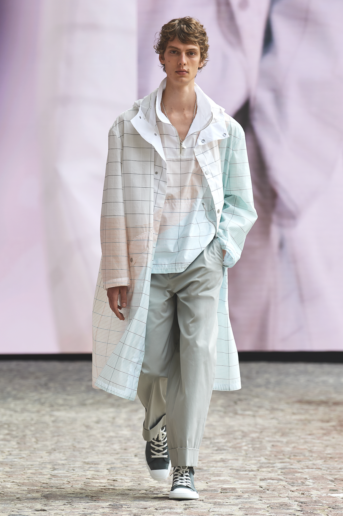 Hermès 2022春夏男裝系列8大亮點逐一數丨由創意總監Véronique Nichanian告訴你疫情後應要穿得輕盈一些