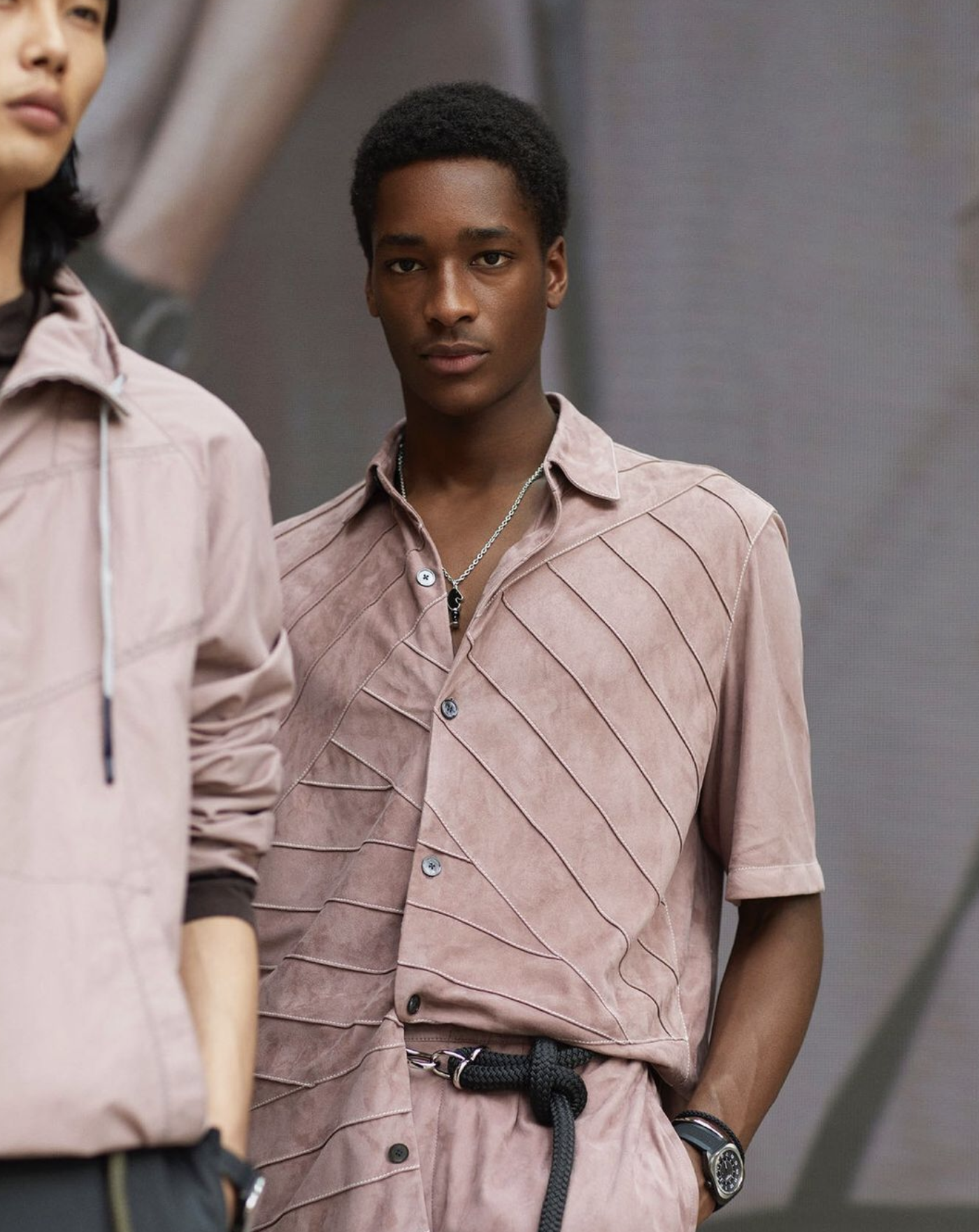 Hermès 2022春夏男裝系列8大亮點逐一數丨由創意總監Véronique Nichanian告訴你疫情後應要穿得輕盈一些