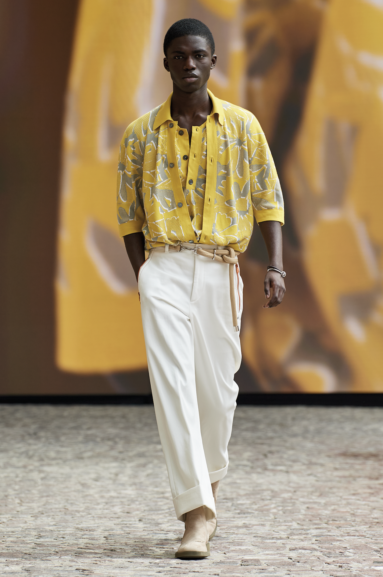 Hermès 2022春夏男裝系列8大亮點逐一數丨由創意總監Véronique Nichanian告訴你疫情後應要穿得輕盈一些
