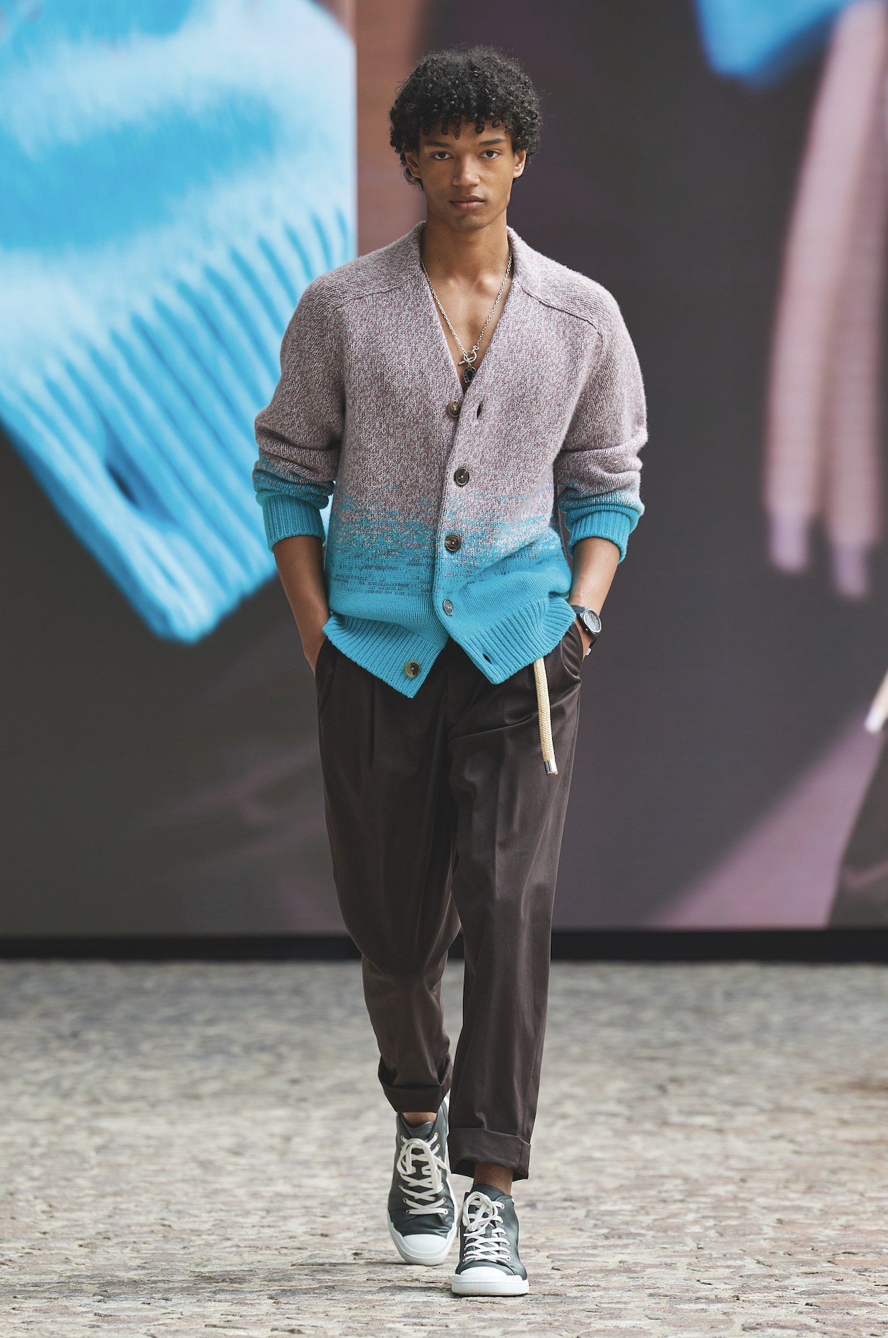 Hermès 2022春夏男裝系列8大亮點逐一數丨由創意總監Véronique Nichanian告訴你疫情後應要穿得輕盈一些
