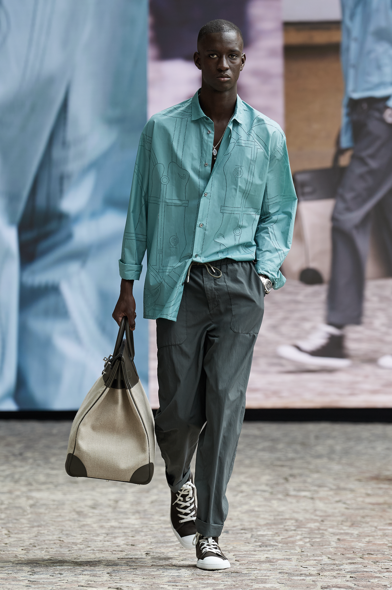 Hermès 2022春夏男裝系列8大亮點逐一數丨由創意總監Véronique Nichanian告訴你疫情後應要穿得輕盈一些