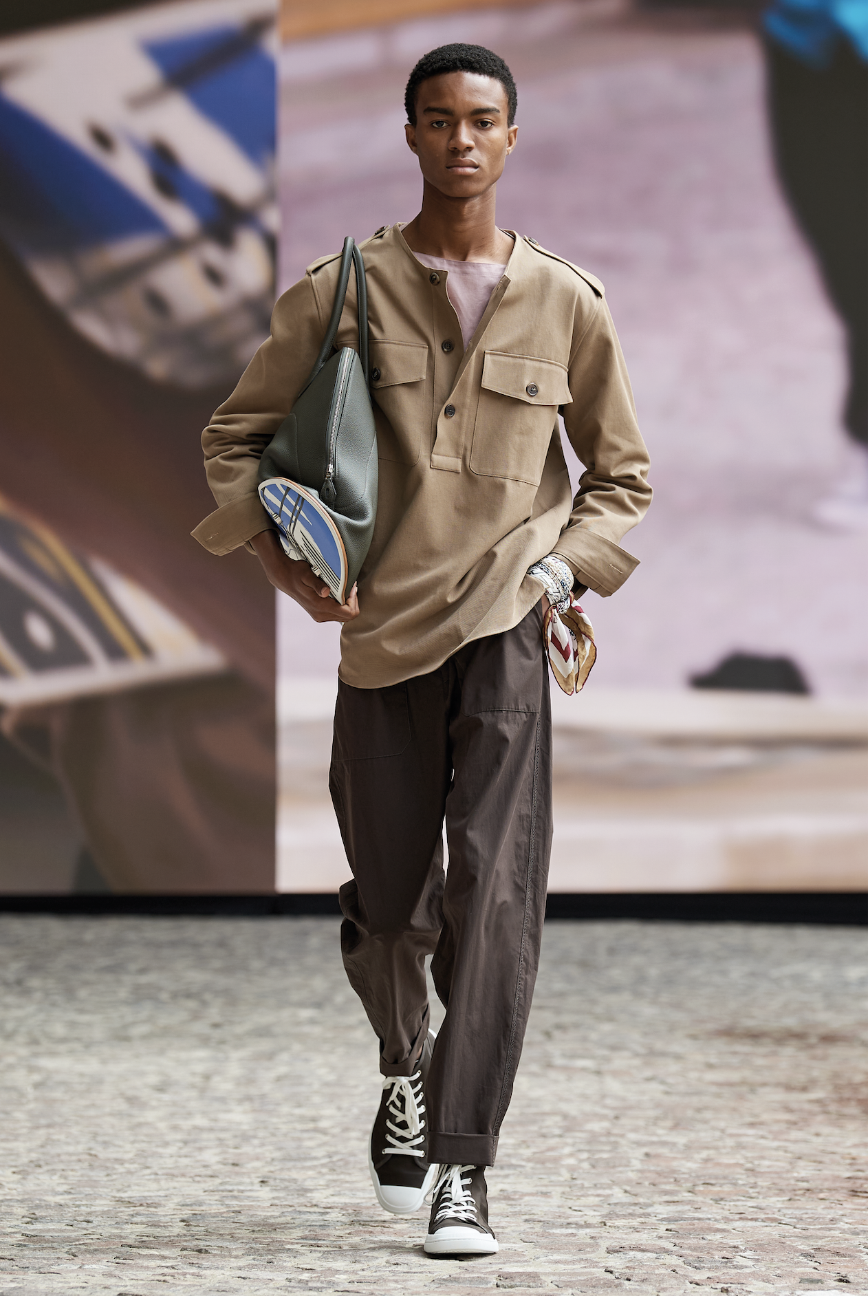 Hermès 2022春夏男裝系列8大亮點逐一數丨由創意總監Véronique Nichanian告訴你疫情後應要穿得輕盈一些