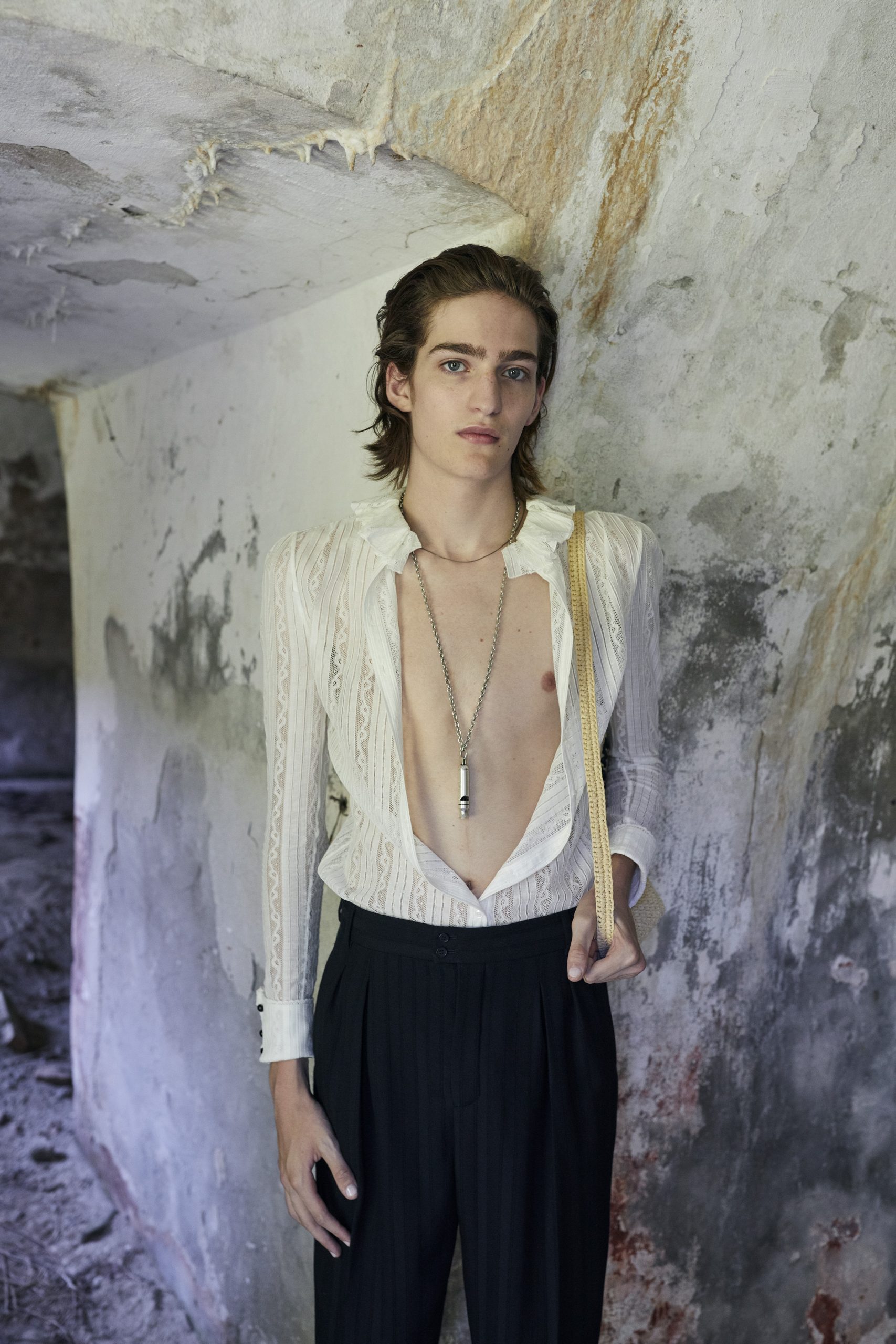 Saint Laurent 2022春夏男裝系列9大亮點逐一數丨泰國男神Gulf Kanawut隔空加持、露臍裝你又敢穿嗎？