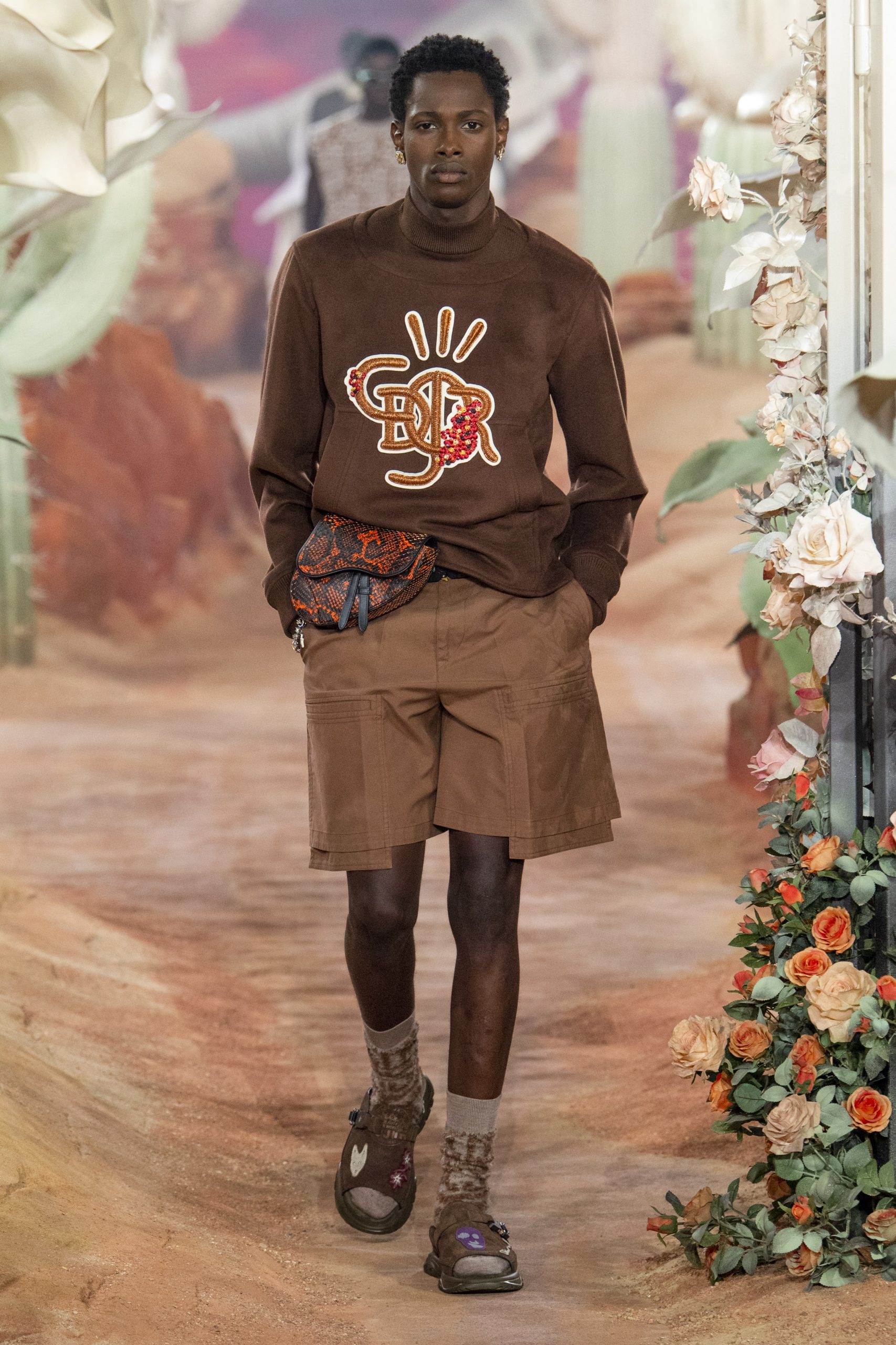 Dior Men 2022春夏男裝系列12大看點丨首個高級男裝珠寶、雙層Saddle馬鞍袋與Travis Scott合作引爆熱話
