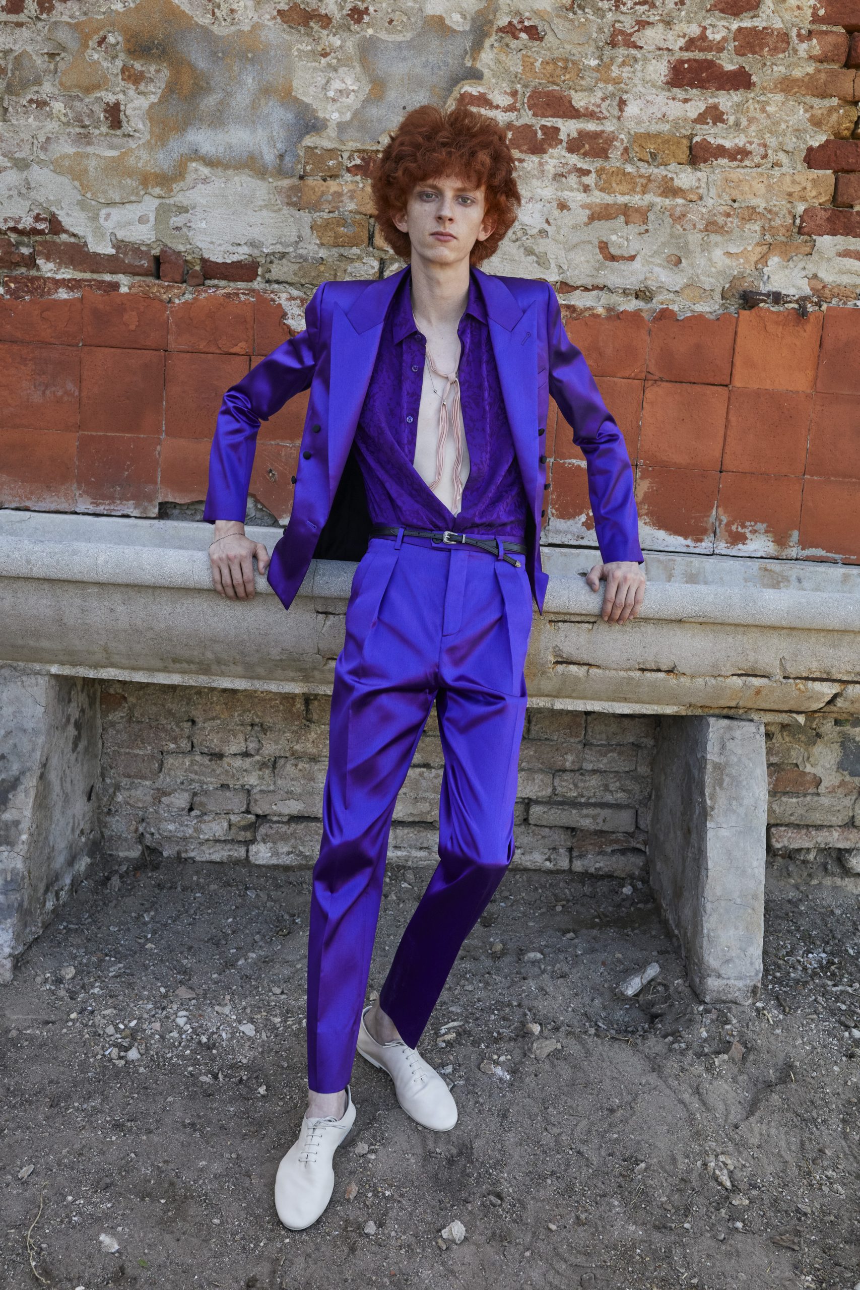 Saint Laurent 2022春夏男裝系列9大亮點逐一數丨泰國男神Gulf Kanawut隔空加持、露臍裝你又敢穿嗎？