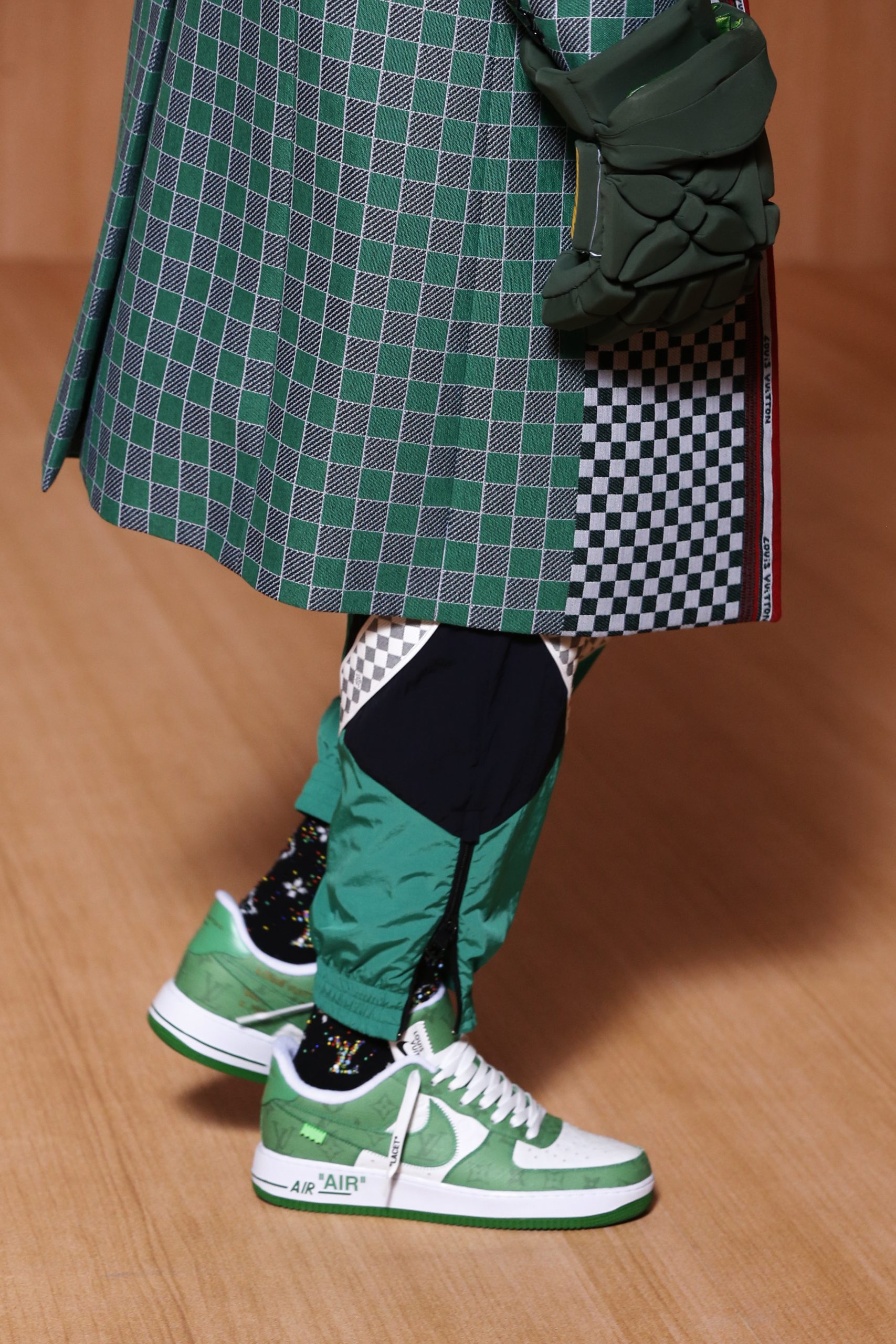 Louis Vuitton 2022春夏男裝系列13大亮點有驚喜丨LV x Nike Air Force 1、模糊性別裙裝成最強看點
