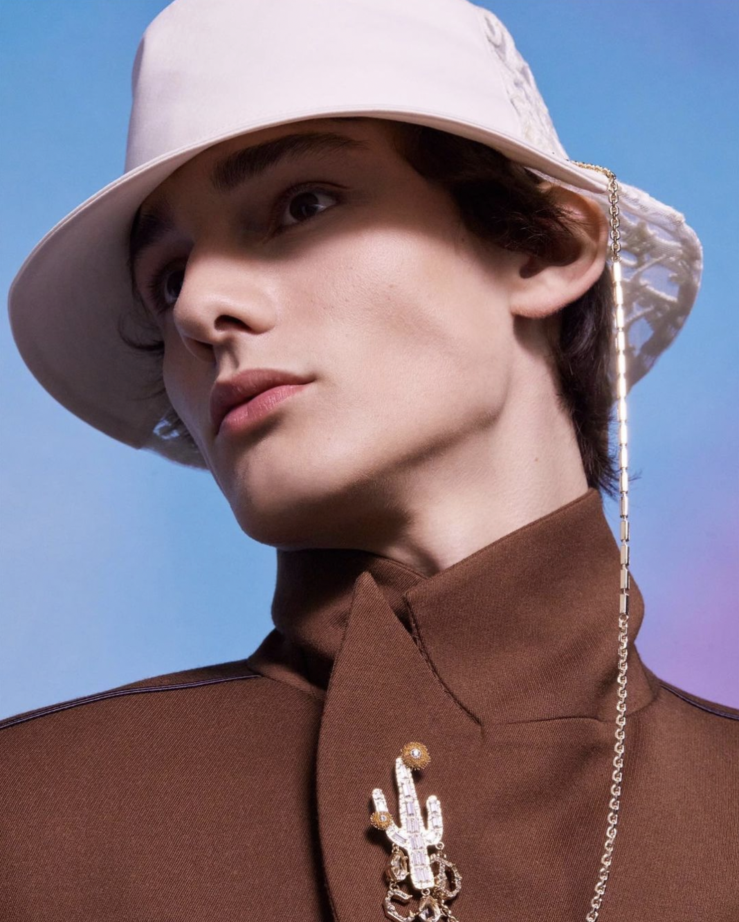 Dior Men 2022春夏男裝系列12大看點丨首個高級男裝珠寶、雙層Saddle馬鞍袋與Travis Scott合作引爆熱話