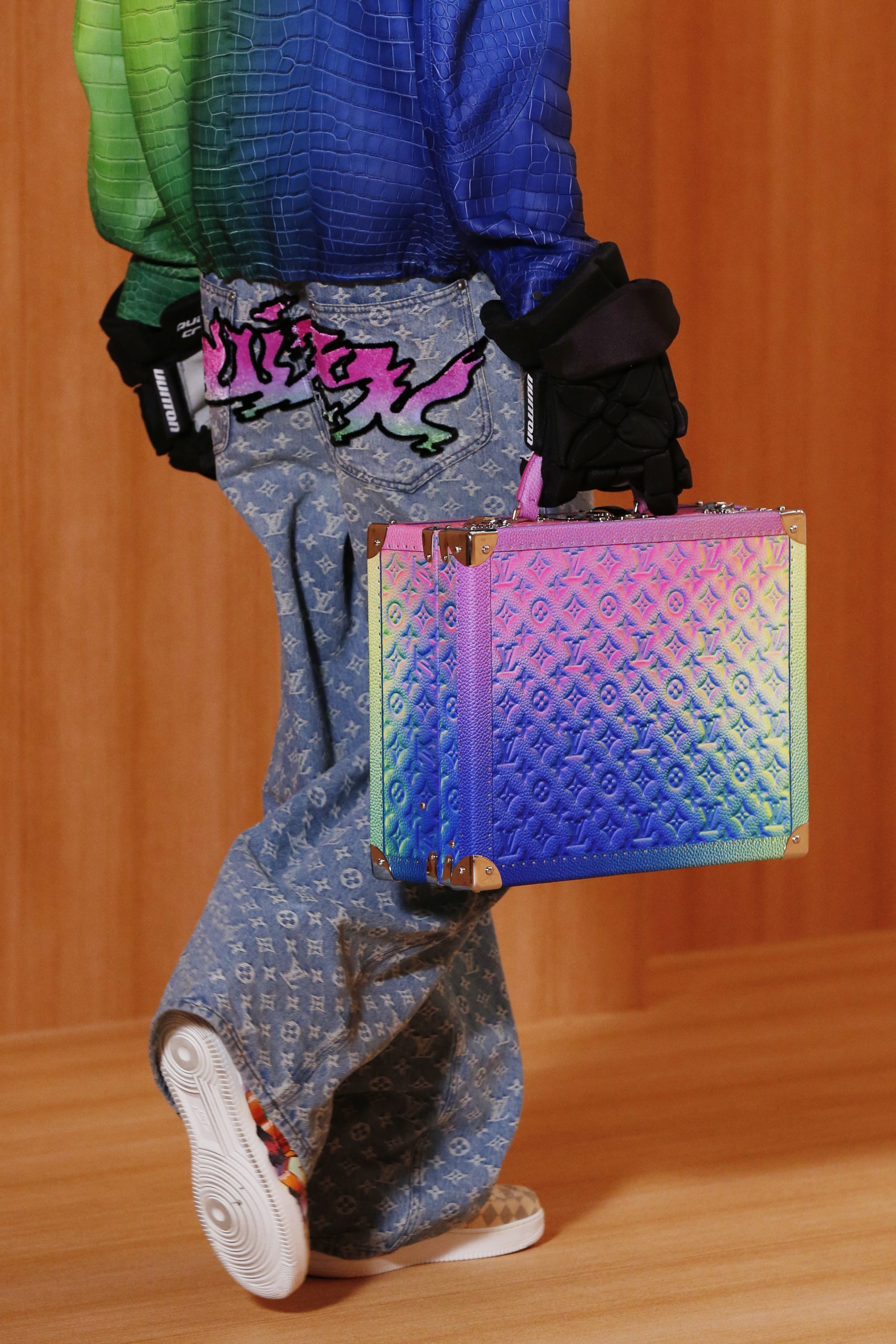 Louis Vuitton 2022春夏男裝系列13大亮點有驚喜丨LV x Nike Air Force 1、模糊性別裙裝成最強看點