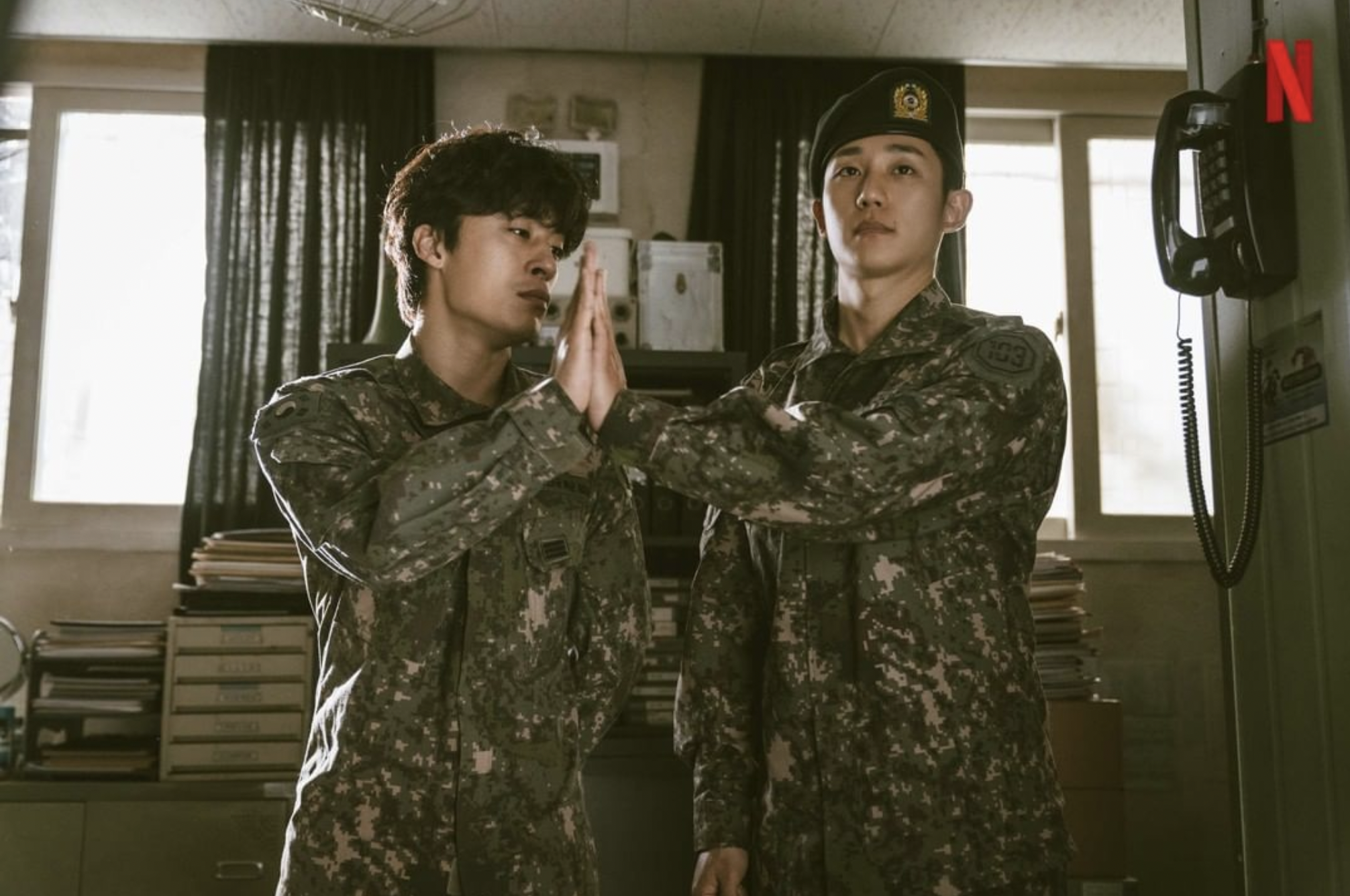 Netflix新劇《DP：逃兵追緝令》討論度很高丨在劇中操肌演軍人的丁海寅私下最愛這5種暖男造型