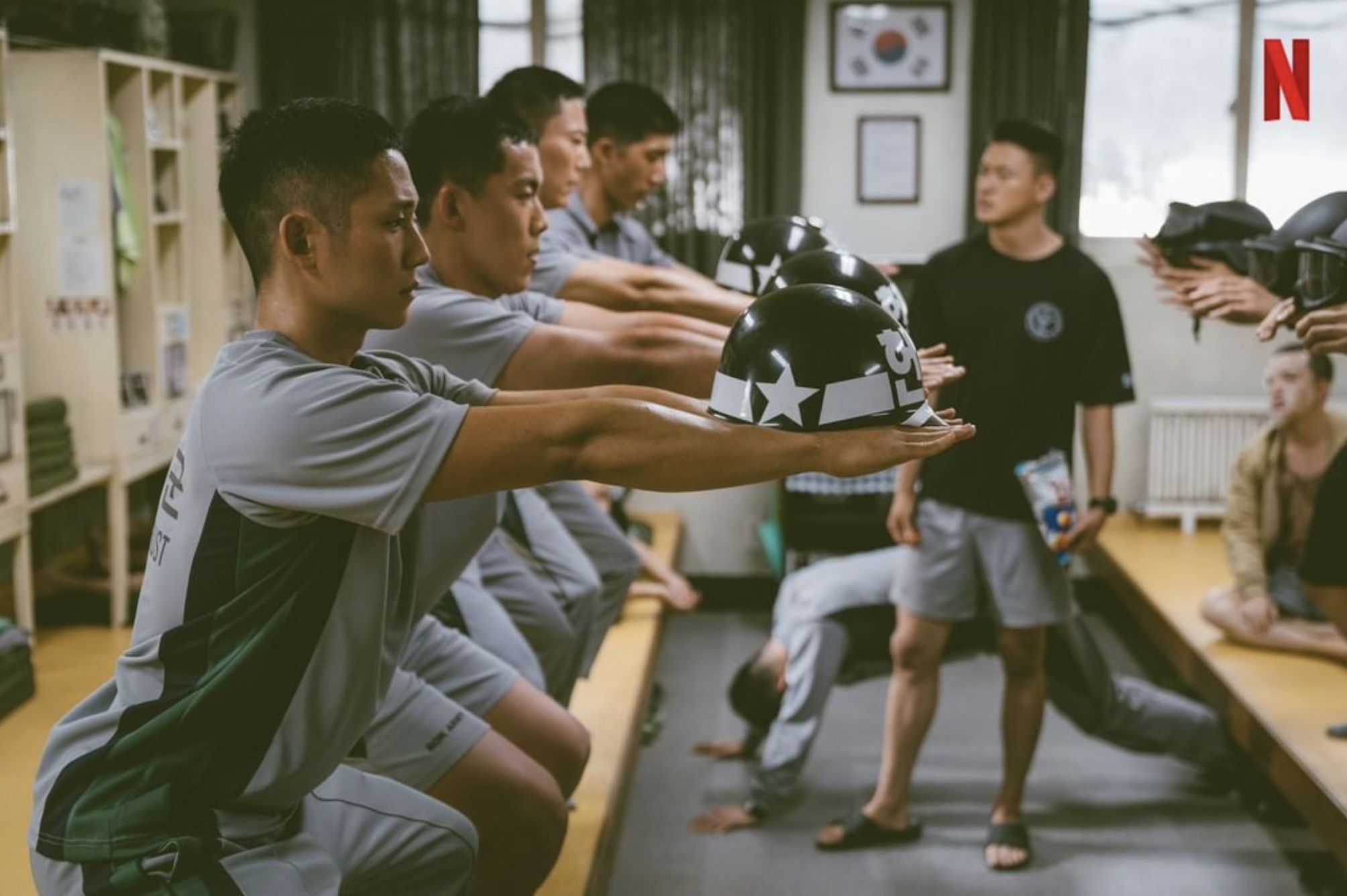 Netflix新劇《DP：逃兵追緝令》討論度很高丨在劇中操肌演軍人的丁海寅私下最愛這5種暖男造型