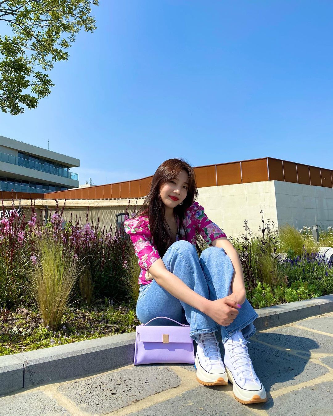韓國女團Red Velvet Joy與《鬼怪》歌手Crush宣佈拍拖丨 Joy何止是泫雅對手更是最會收藏波鞋的女星