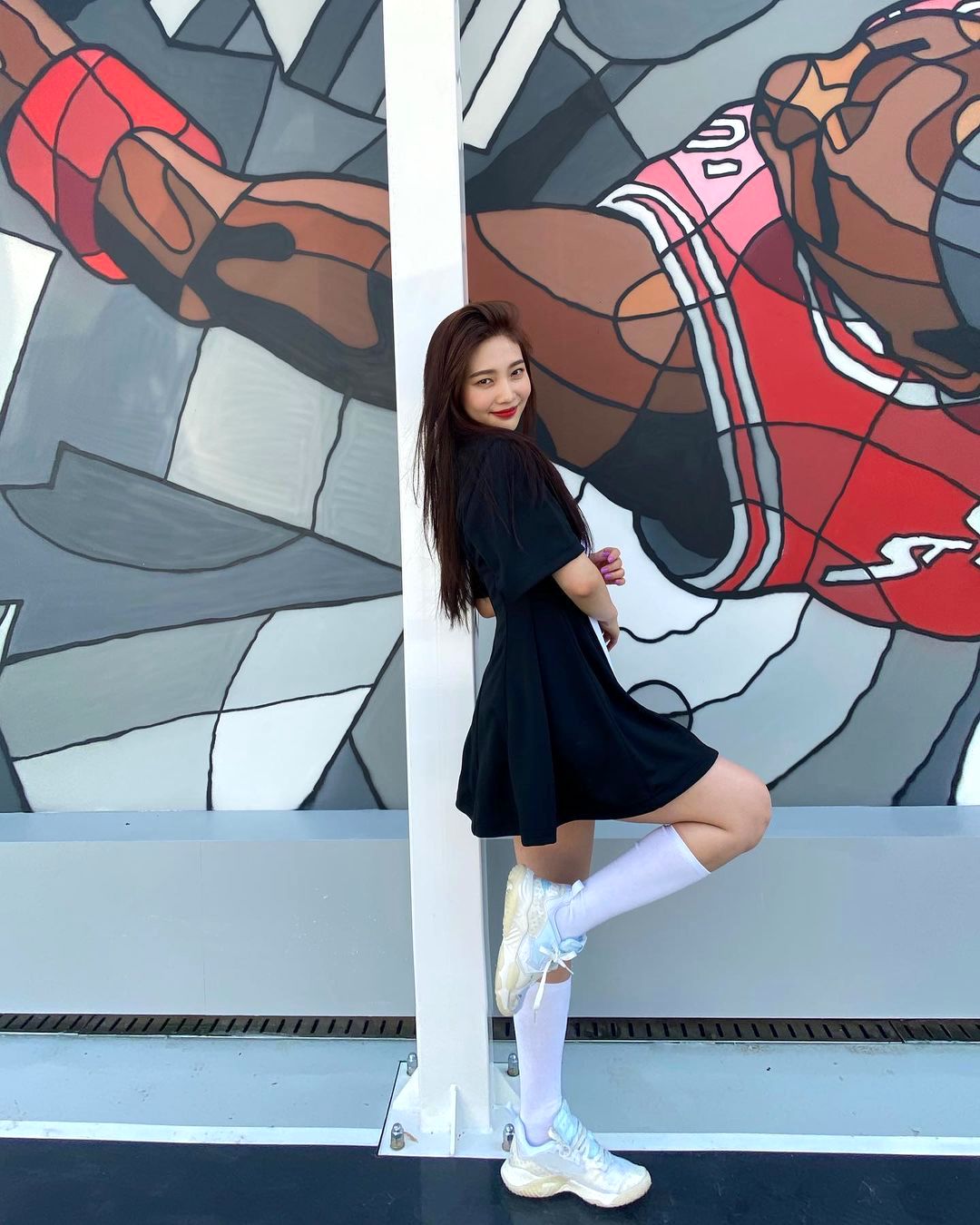 韓國女團Red Velvet Joy與《鬼怪》歌手Crush宣佈拍拖丨 Joy何止是泫雅對手更是最會收藏波鞋的女星