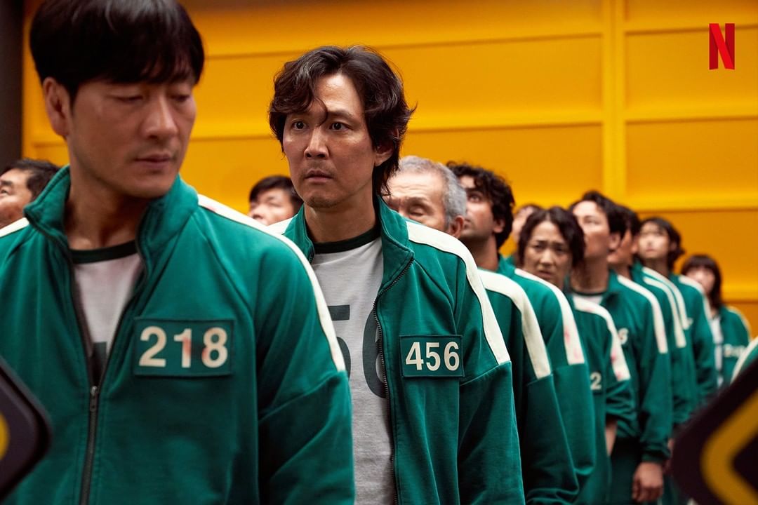 萬聖節必備《魷魚遊戲》綠色運動服？解構韓國人愛穿運動套裝、拖鞋配襪子 6大穿著迷思