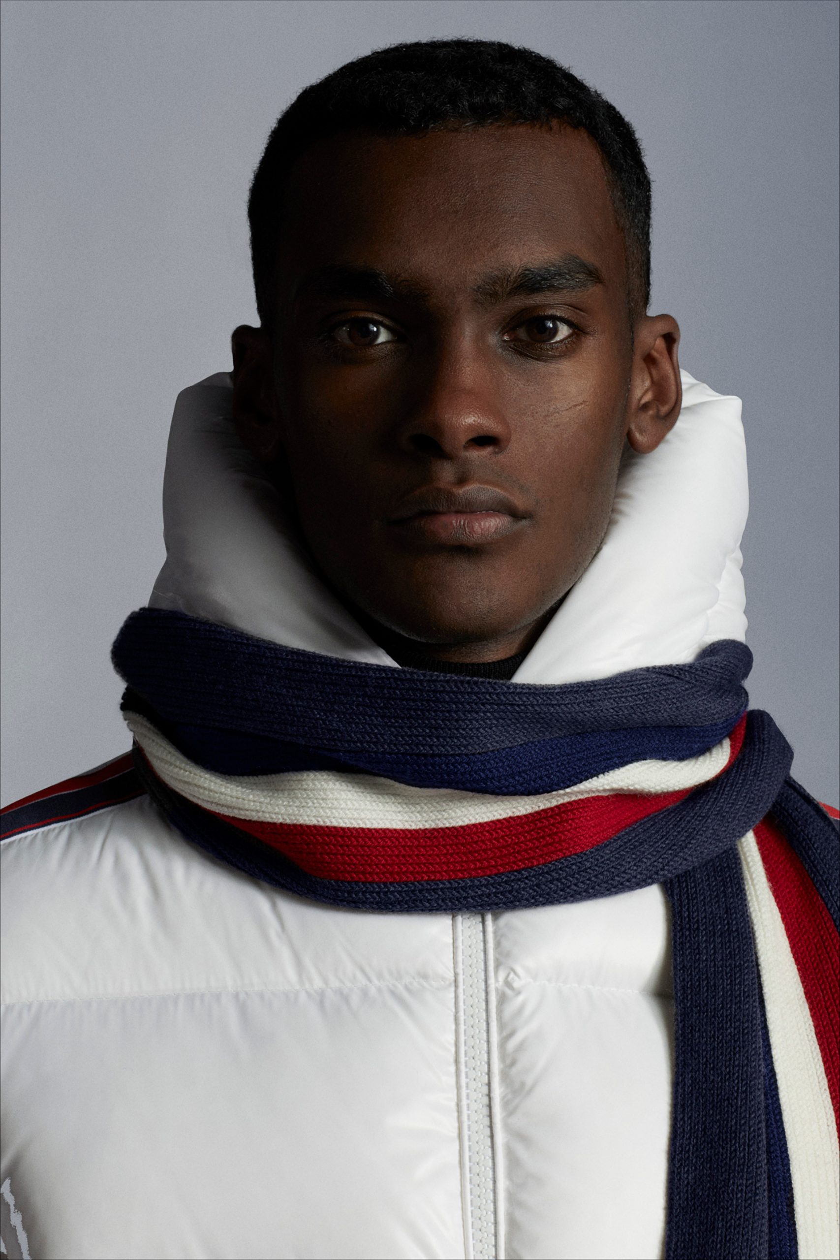冬天必備保暖時尚圍巾｜10款Acne Studios、Balenciaga及Loewe男士名牌頸巾推薦