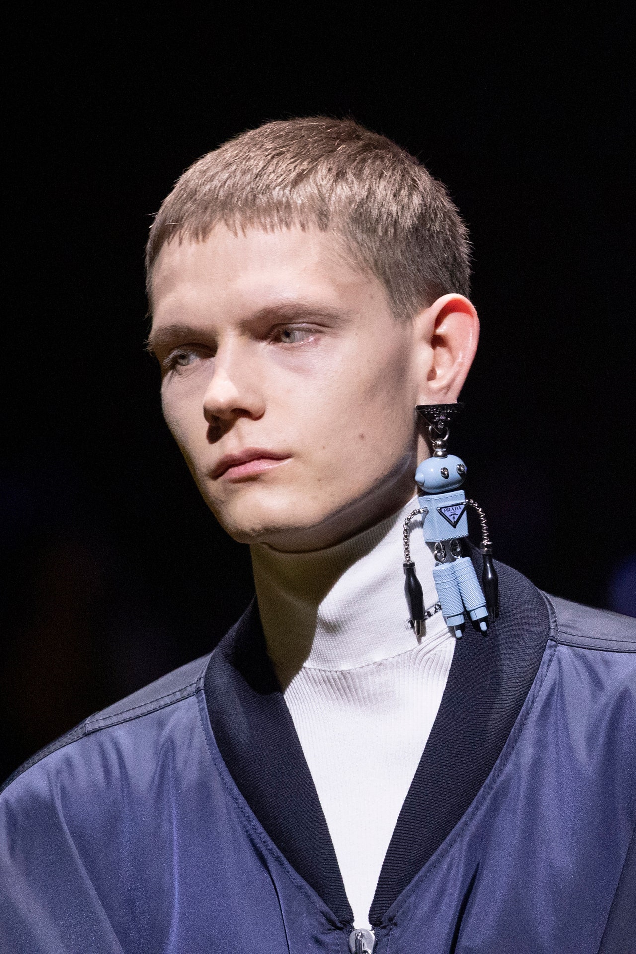 盤點Prada 2022秋冬男裝系列9大看點丨《侏儸紀公園》Jeff Goldblum擔任模特兒、工作服重拾儀式感