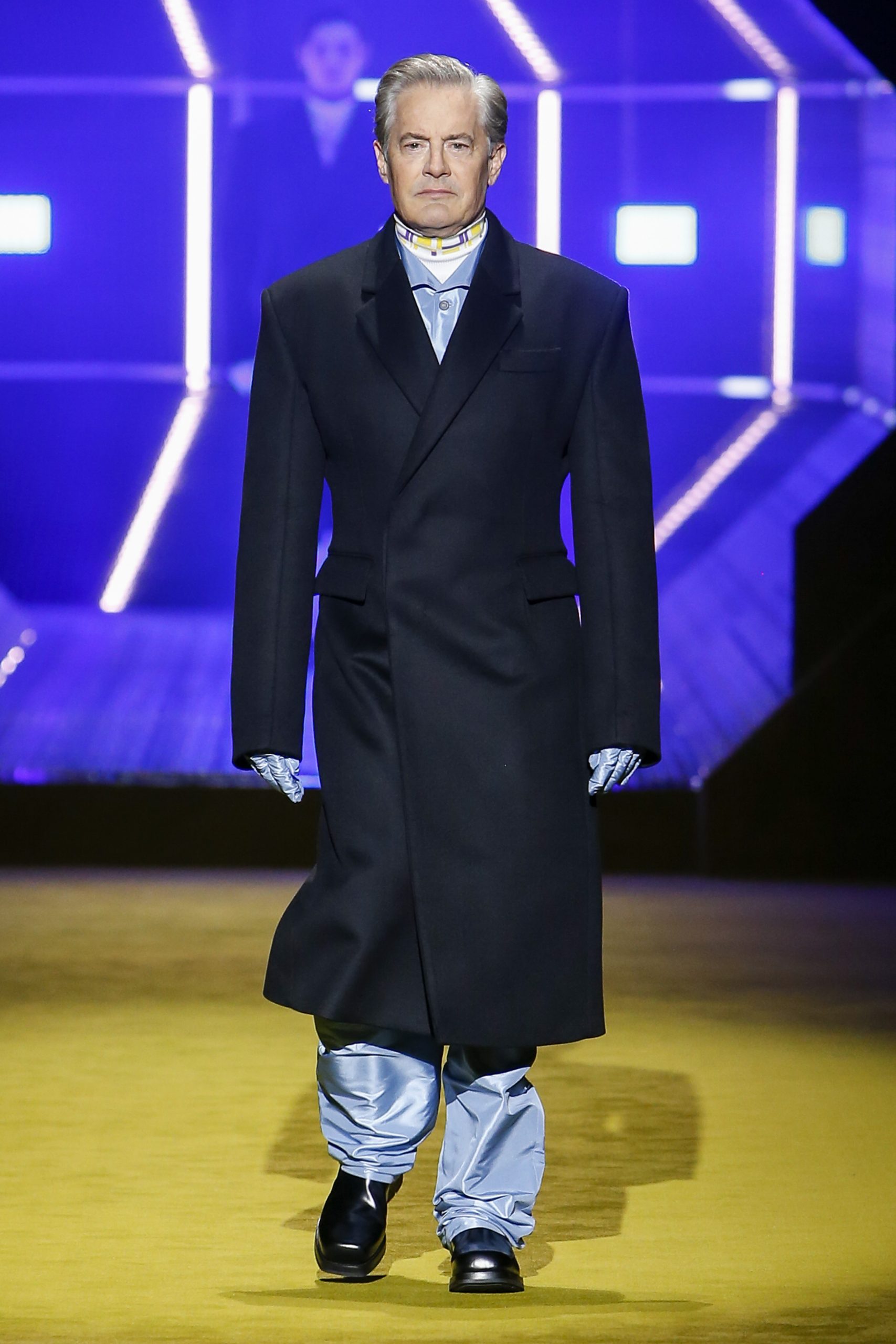 盤點Prada 2022秋冬男裝系列9大看點丨《侏儸紀公園》Jeff Goldblum擔任模特兒、工作服重拾儀式感