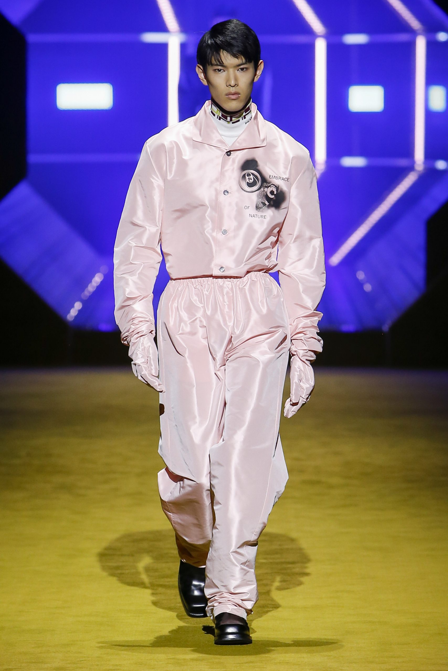 盤點Prada 2022秋冬男裝系列9大看點丨《侏儸紀公園》Jeff Goldblum擔任模特兒、工作服重拾儀式感