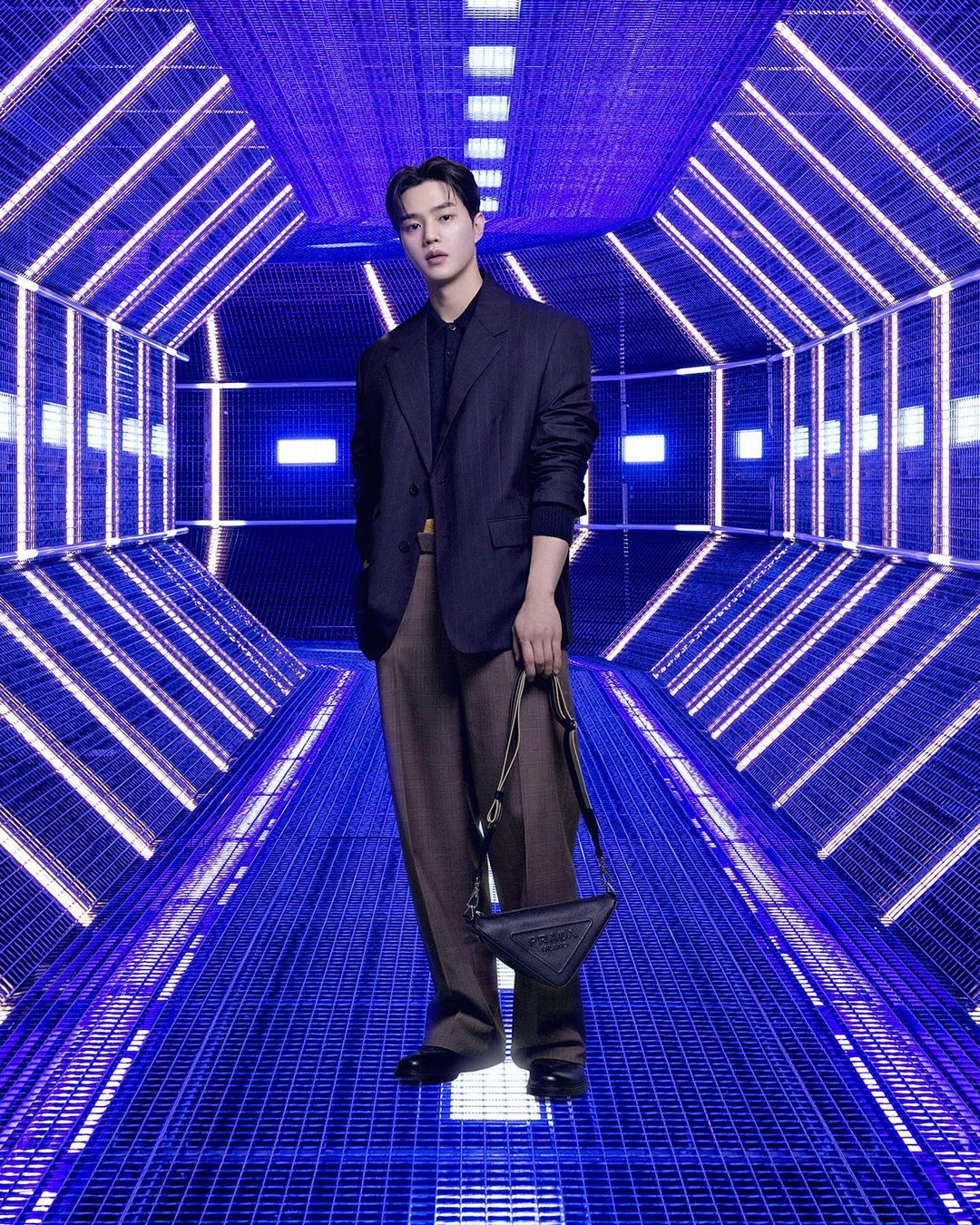 盤點Prada 2022秋冬男裝系列9大看點丨《侏儸紀公園》Jeff Goldblum擔任模特兒、工作服重拾儀式感