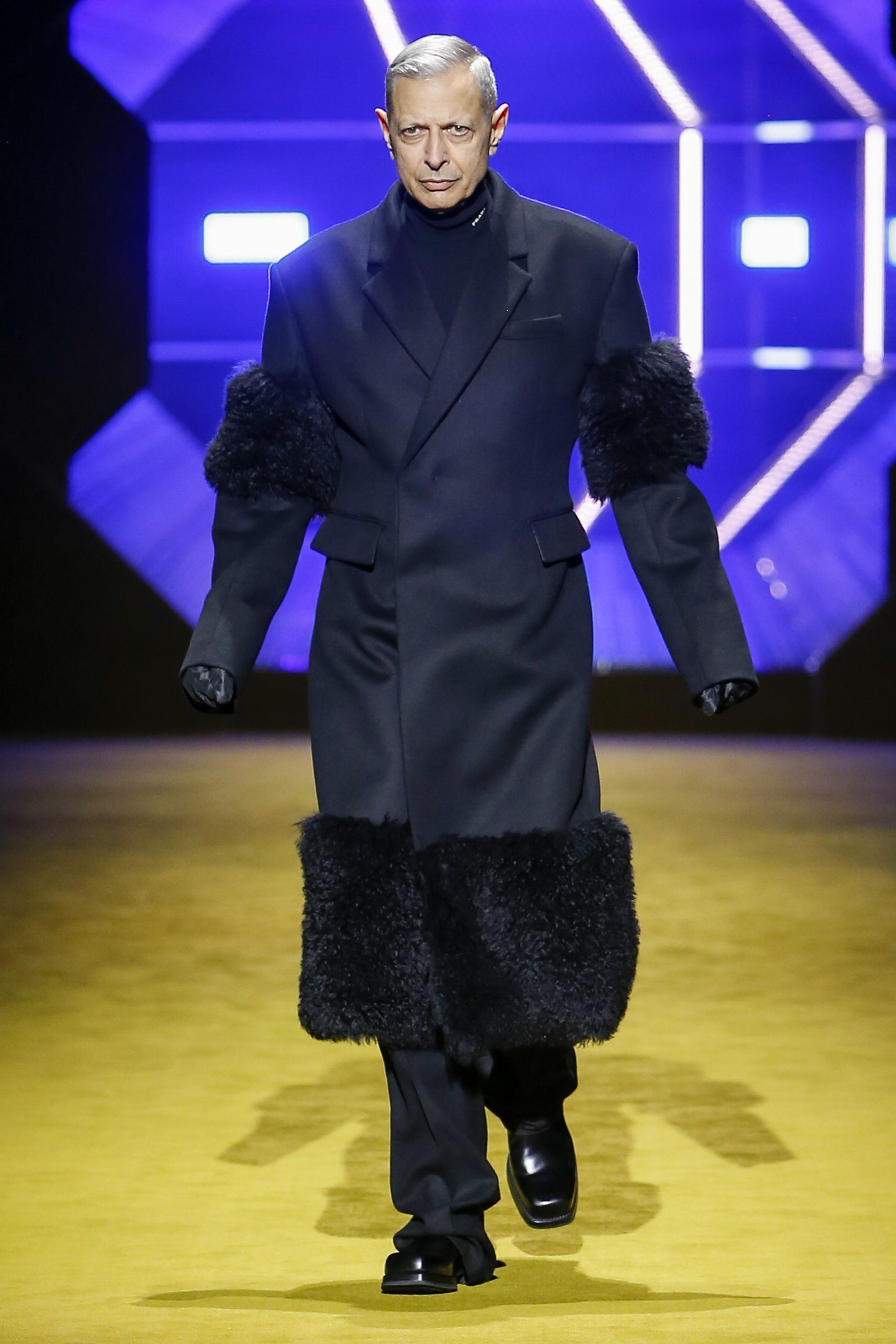 盤點Prada 2022秋冬男裝系列9大看點丨《侏儸紀公園》Jeff Goldblum擔任模特兒、工作服重拾儀式感