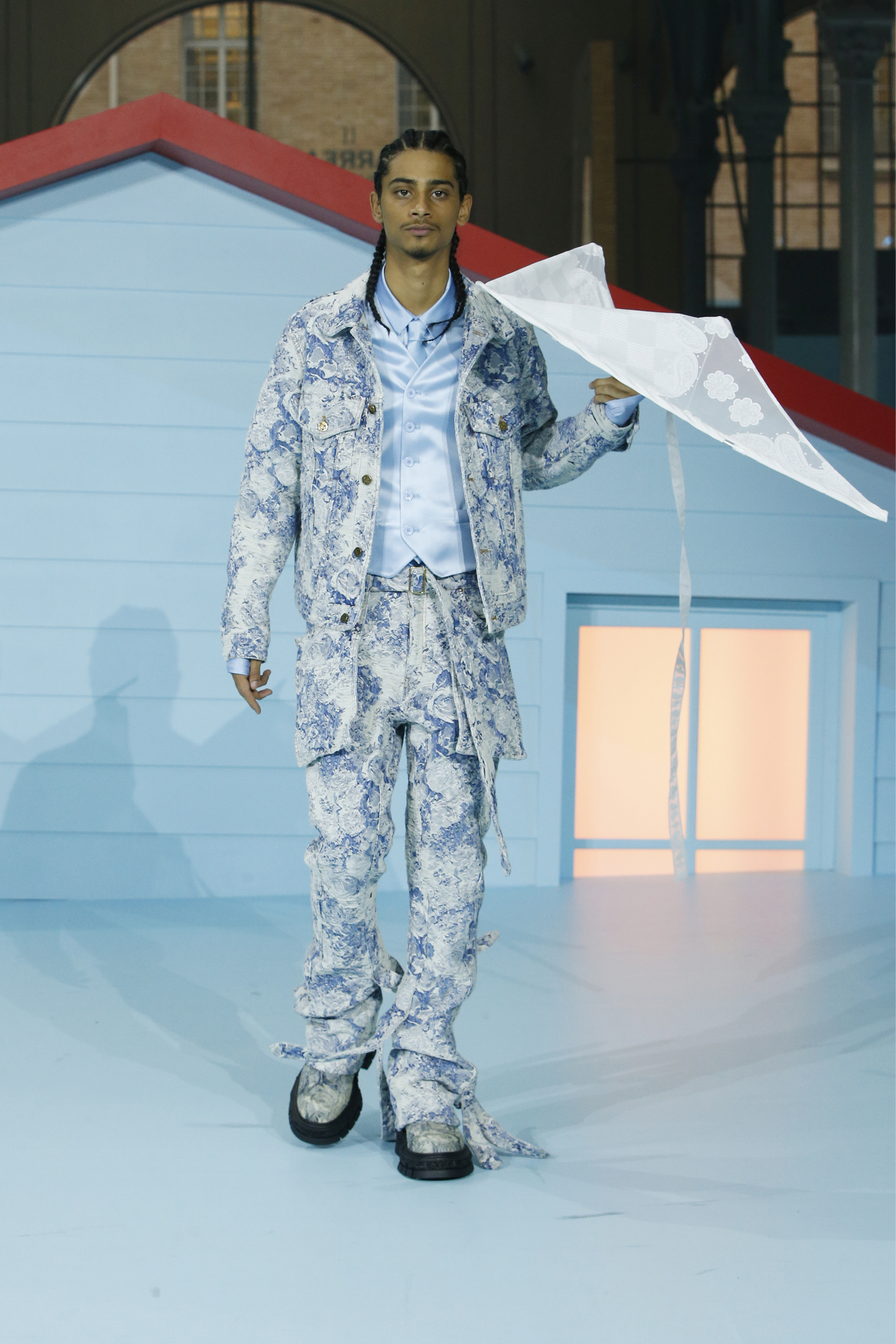 Louis Vuitton 2022秋冬男裝系列6大看點 | Virgil Abloh最後之作、多位名人紅星齊致敬、回顧The Boyhood Ideology創作哲學